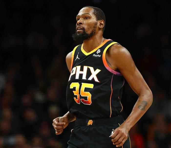 包含杜兰特重返赛场，比赛规则变更首场状态出色，MAD观众沸腾！观众掌声雷动的词条